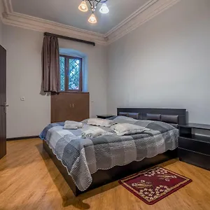 https://apartments-near-metekhi-cathedral.alltbilisihotels.com